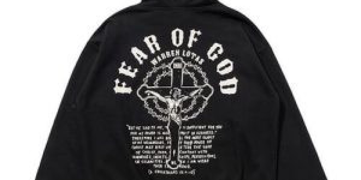 Trendy Essentials Hoodie – Your Wardrobe Staple