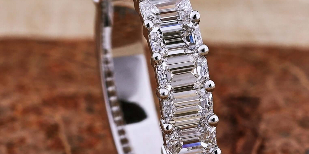 Lab-Grown Wedding Bands: The Modern Symbol of Love and Sustainability