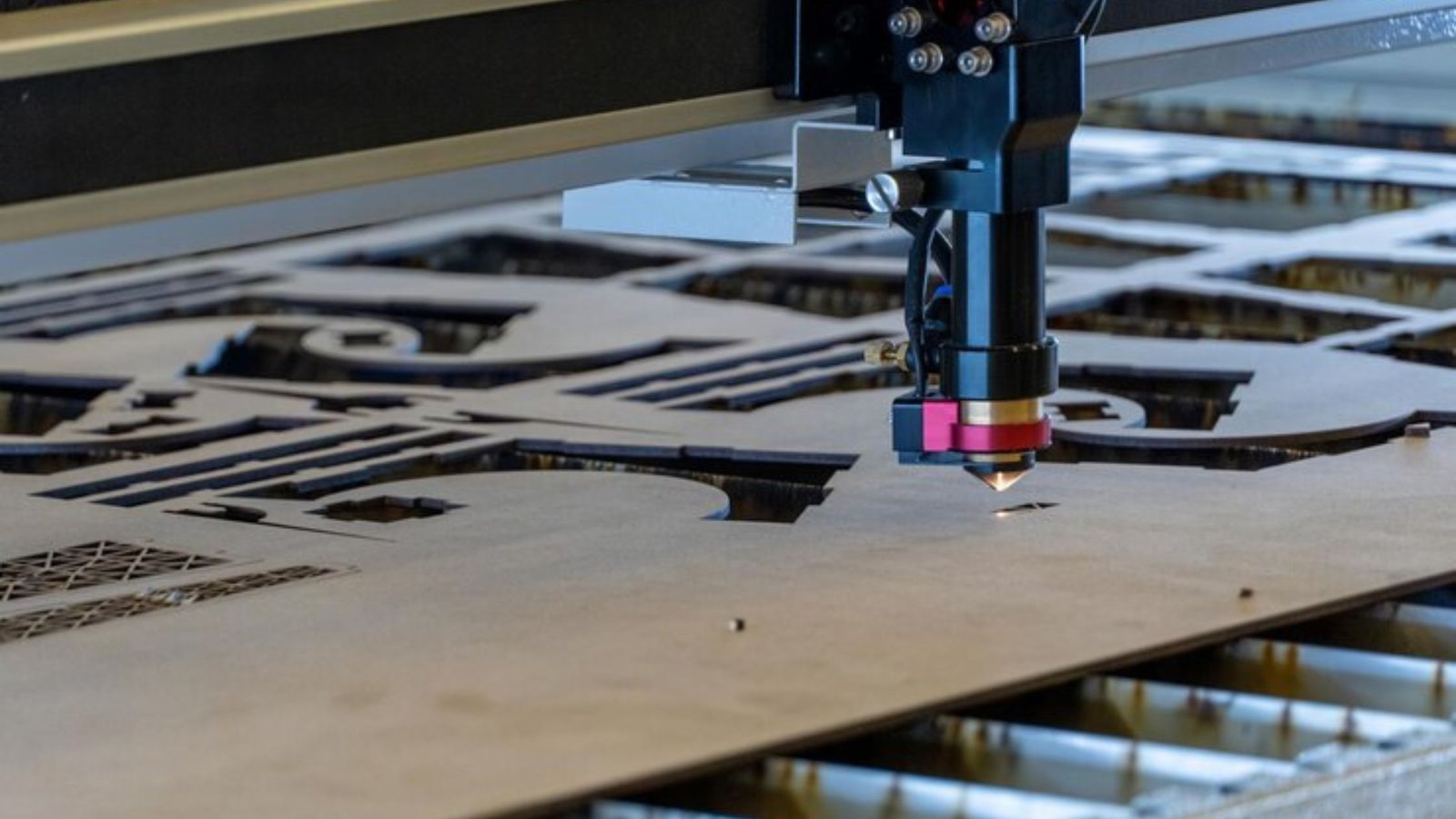 How the 300W CO2 Laser Cutter is Transforming Modern Manufacturing - DownGPT