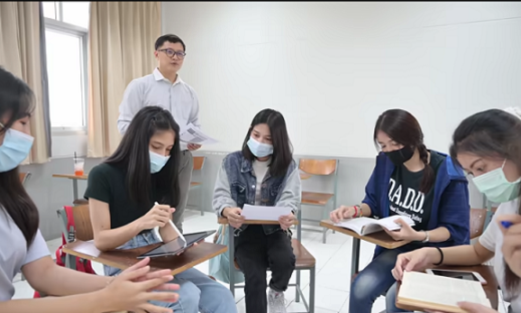 How JC Physics Tuition Supports Students During Stressful Exam Periods