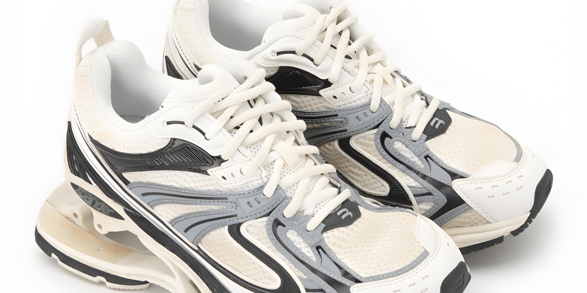 巴黎世家台灣熱度持續飆升！鞋子穿搭魅力與人氣 triple s 老爹鞋推薦